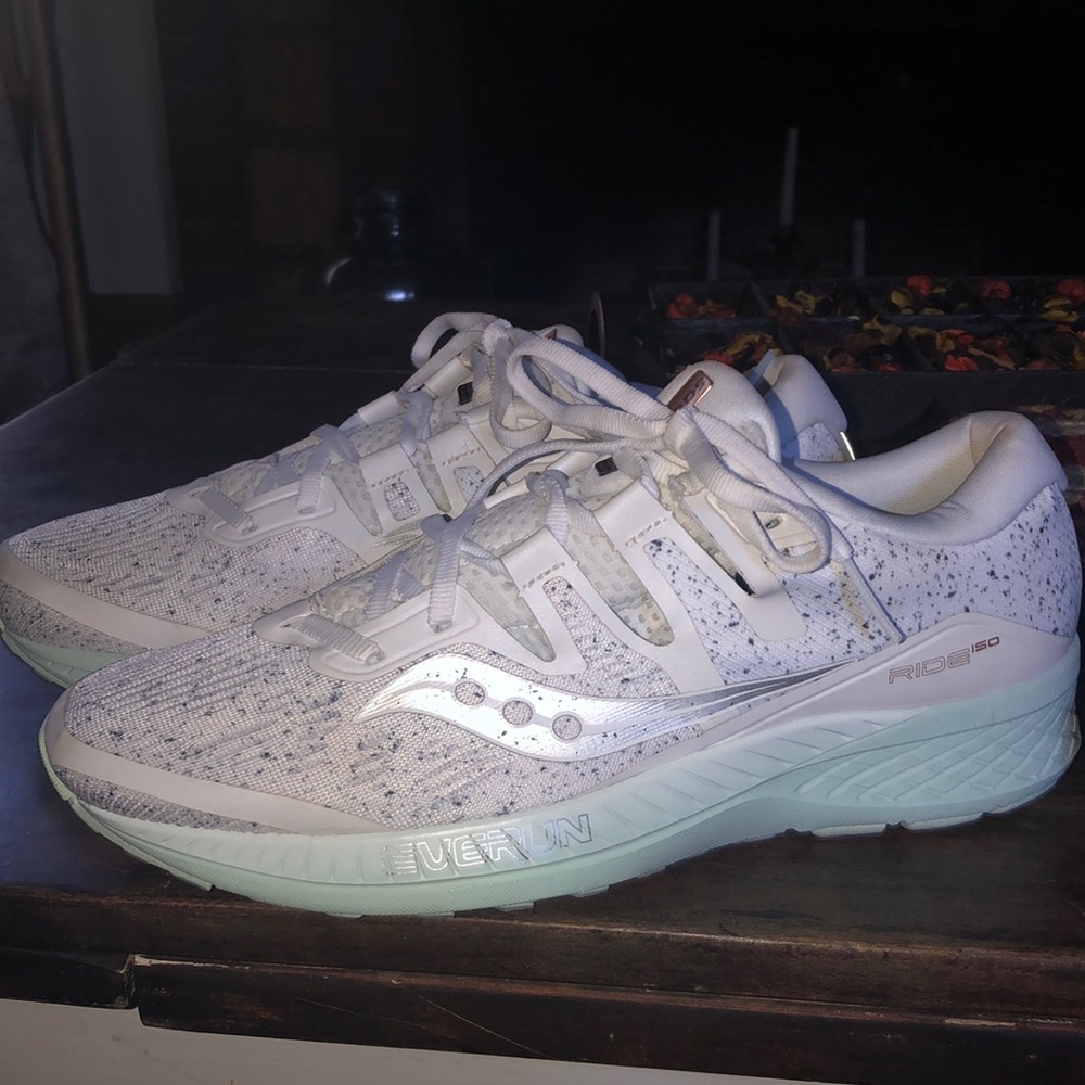 Euc ladies saucony size 10